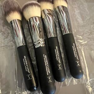It cosmetic Heavenly Luxe Makeup Brush Set - Black & Silver never used !